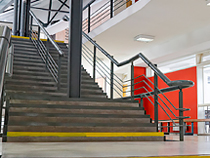 Escalera en el edificio Tornavia